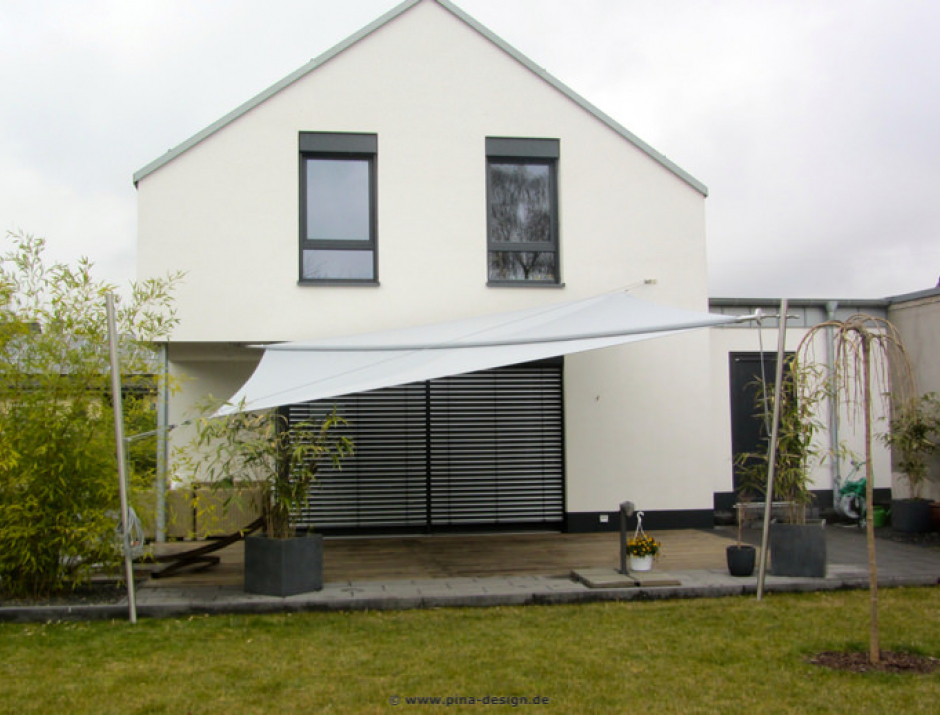 Tönisvorst I. - Sonnensegel über Terrasse