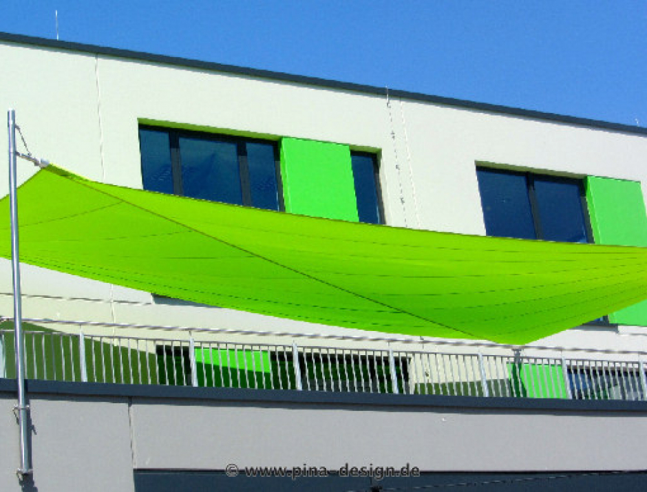 Grünes Sonnensegel - elektrisch - in Gummersbach über Dachterrasse