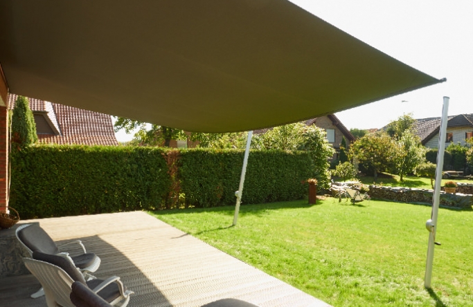 Sonnensegel-Markise in Bad Lippspringe von der Terrasse aus