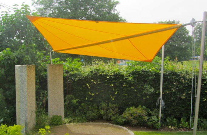 Ahlen – Sonnensegel über Gartenterrasse