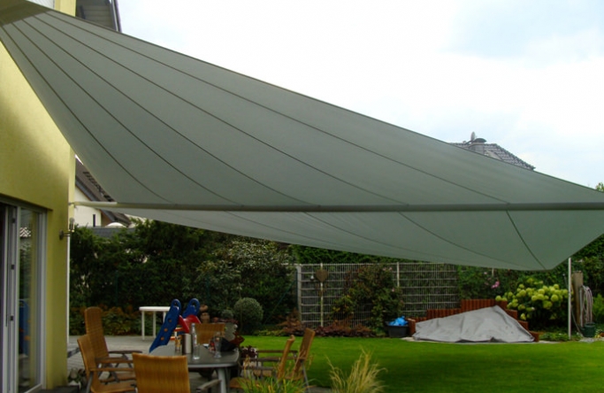 Wegberg bei Köln - Sonnensegel über Terrasse